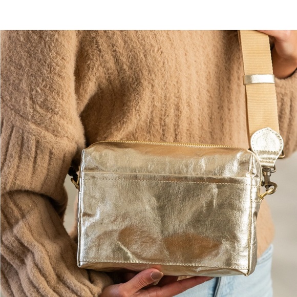Uashamama Gold Metallic Crossbody Bag - Picture 1 of 8